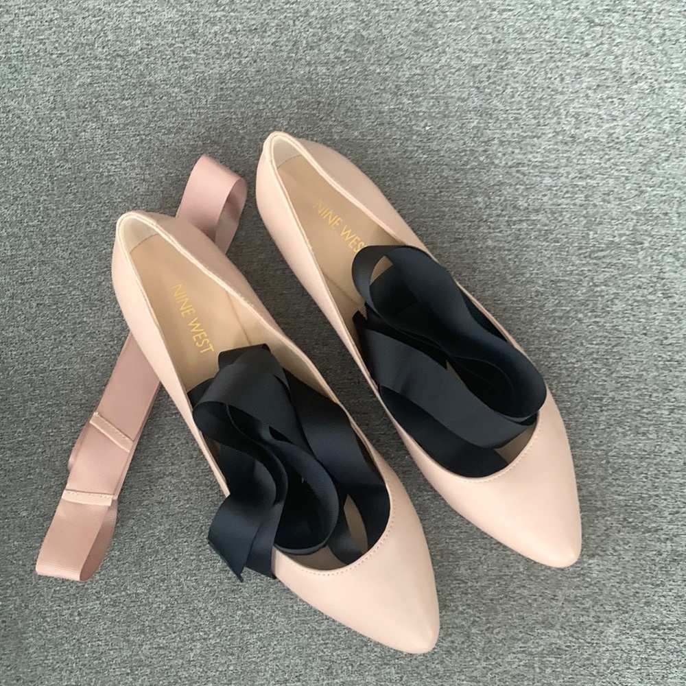 NIB Nine West size 10 flats with ribbon ankle